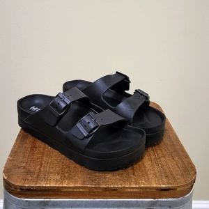 Mia Kiana Flatform Sandal black